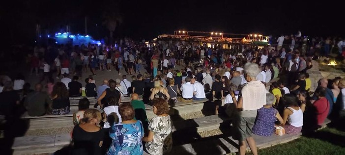 Bordighera, successo per il Ferragosto all'insegna della musica alla rotonda di Sant'Ampelio (foto)