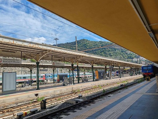 Ventimiglia torna al centro dei collegamenti ferroviari internazionali: approvato all’unanimità l’ordine del giorno di Ioculano Ventimiglia torna al centro dei collegamenti ferroviari internazionali: approvato all’unanimità l’ordine del giorno di Ioculano