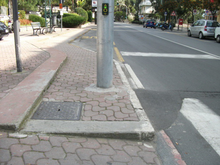 Ospedaletti: semaforo troppo rapido per i diversamente abili, i grillini ringraziano il sindaco Crespi