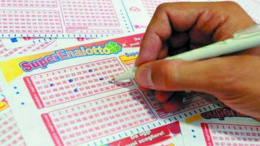 Sanremo: la fortuna passa per via Palazzo, al tabacchino vinti 11 mila euro al SuperEnalotto