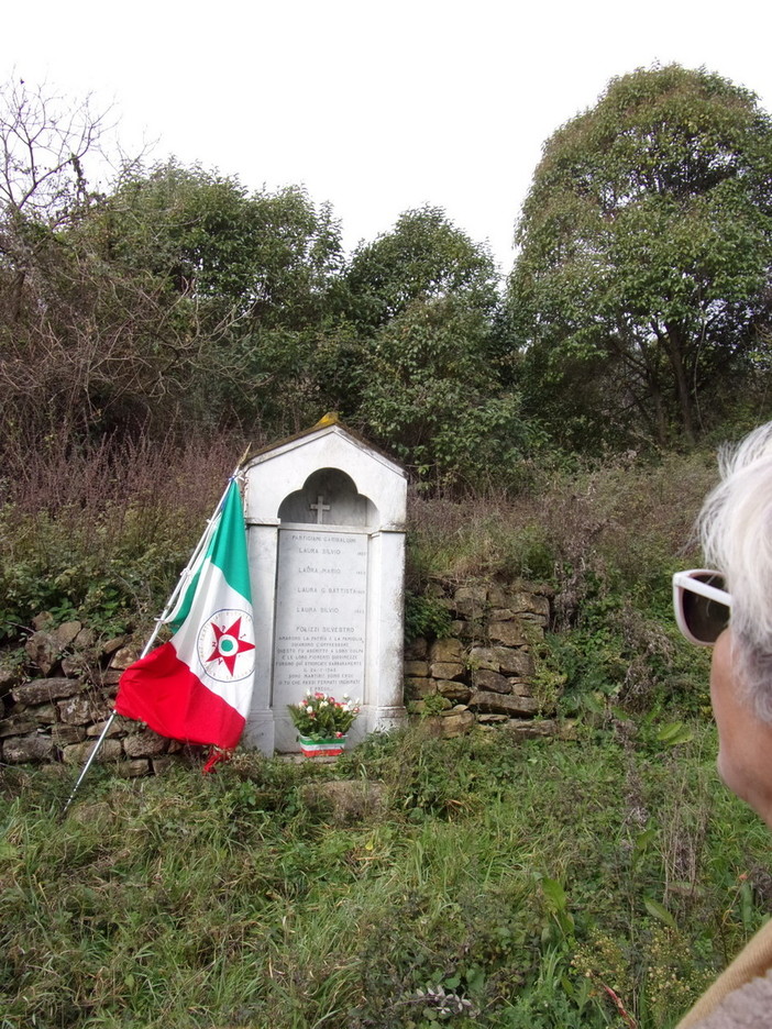 Sanremo, erbaccia allta alla stele dei partigiani in corso Inglesi, ANPI: "Sindaco, così non va!” Sanremo, erbaccia allta alla stele dei partigiani in corso Inglesi, ANPI: "Sindaco, così non va!”