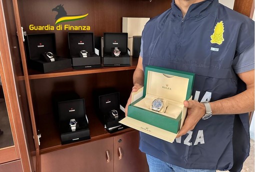 Evasione fiscale per 33 milioni, tedesca arrestata a Imperia: faceva parte di un'associazione criminale transnazionale (Foto) Evasione fiscale per 33 milioni, tedesca arrestata a Imperia: faceva parte di un'associazione criminale transnazionale (Foto)