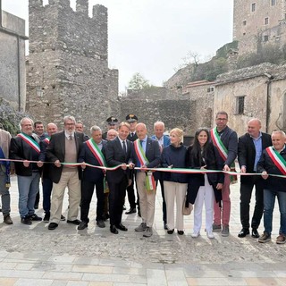 Assessore Scajola a Castelvecchio di Rocca Barbena per l'inaugurazione di Piazza della Torre: "Investiti 600mila euro in questo Comune per valorizzare il centro e la Frazione di Vecersio"