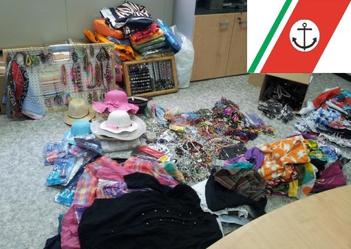 Diano Marina: nell'attività di controllo del litorale, merce sequestrata dai militi della Capitaneria Diano Marina: nell'attività di controllo del litorale, merce sequestrata dai militi della Capitaneria
