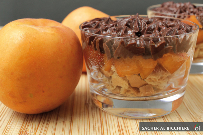 MercoledìVeg di Ortofruit: oggi prepariamo la sacher al bicchiere all'albicocca MercoledìVeg di Ortofruit: oggi prepariamo la sacher al bicchiere all'albicocca