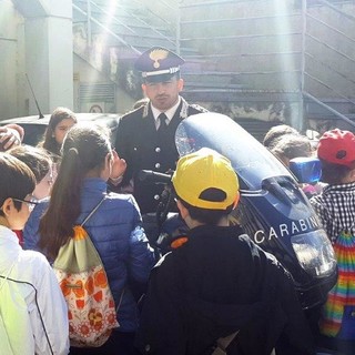 Sanremo: gli alunni della scuola elementare Scaini in visita alla caserma dei Carabinieri Sanremo: gli alunni della scuola elementare Scaini in visita alla caserma dei Carabinieri