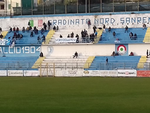 Calcio, Serie D. Sanremese, è notte fonda: matuziani superati anche dal Real Forte Querceta. E la panchina di Ascoli traballa Calcio, Serie D. Sanremese, è notte fonda: matuziani superati anche dal Real Forte Querceta. E la panchina di Ascoli traballa