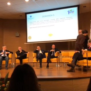 Elezioni 2018, incontro di Confcommercio, la surreale lite tra il moderatore Luigi Leone e il candidato grillino al Senato Massimo Conio