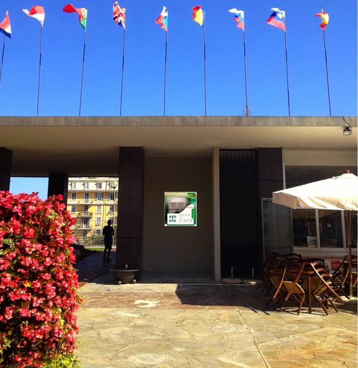 Ricevuto ieri dal Sanremo Beppe Grillo Meetup il defibrillatore acquistato tramite la raccolta fondi Ricevuto ieri dal Sanremo Beppe Grillo Meetup il defibrillatore acquistato tramite la raccolta fondi