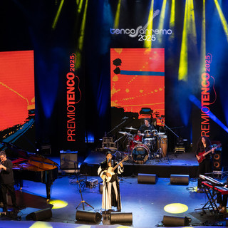 Premio Tenco 2025, gran finale all’Ariston di Sanremo con i protagonisti della Canzone d’Autore