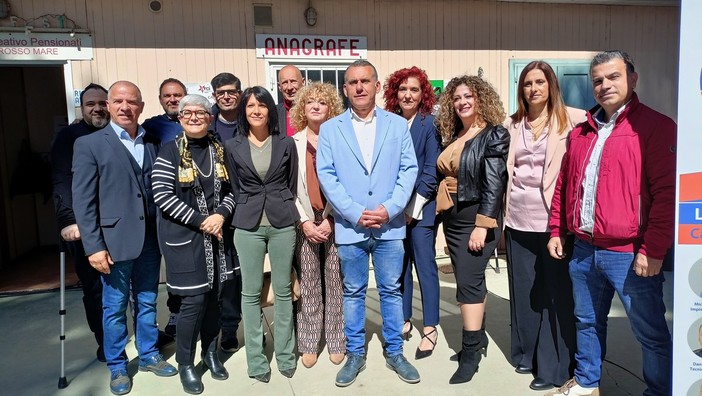Elezioni comunali, il candidato sindaco Maurizio Morabito presenta la sua squadra: "SìAmoCamporosso" (Foto e video) Elezioni comunali, il candidato sindaco Maurizio Morabito presenta la sua squadra: "SìAmoCamporosso" (Foto e video)