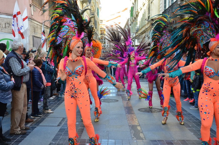 Sanremo: in attesa del corso fiorito di domani mattina le più belle immagini delle bande e dei gruppi (Foto e Video)