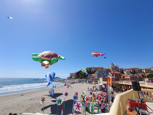Festival Internazionale di Aquilonismo 'Sol&amp;Vento' a Borgo Marina di Imperia