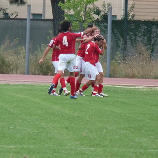 Calcio: buon pareggio della Sanremese contro il Savona in Coppa Italia. Foto e commenti