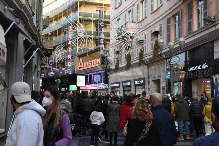Verso la finale del Festival: tutti in giro per vivere la magia di Sanremo (foto e video) Verso la finale del Festival: tutti in giro per vivere la magia di Sanremo (foto e video)