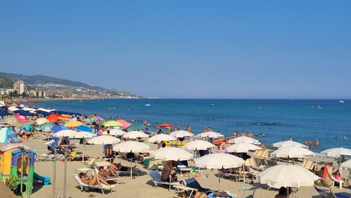 Estate 2025 nella Riviera dei Fiori: tra mare tropicale, notti bollenti e temporali rigeneranti Estate 2025 nella Riviera dei Fiori: tra mare tropicale, notti bollenti e temporali rigeneranti