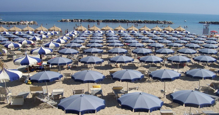 Turismo, anche luglio verso il sold out, tornano gli americani. Presidente Toti: “La Liguria si conferma regina dell’estate”