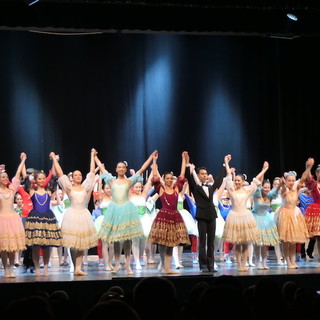 Vallecrosia: oltre 300 persone allo show di danza per finanziare l'acquisto di un'automedica per la Croce Azzurra Vallecrosia: oltre 300 persone allo show di danza per finanziare l'acquisto di un'automedica per la Croce Azzurra