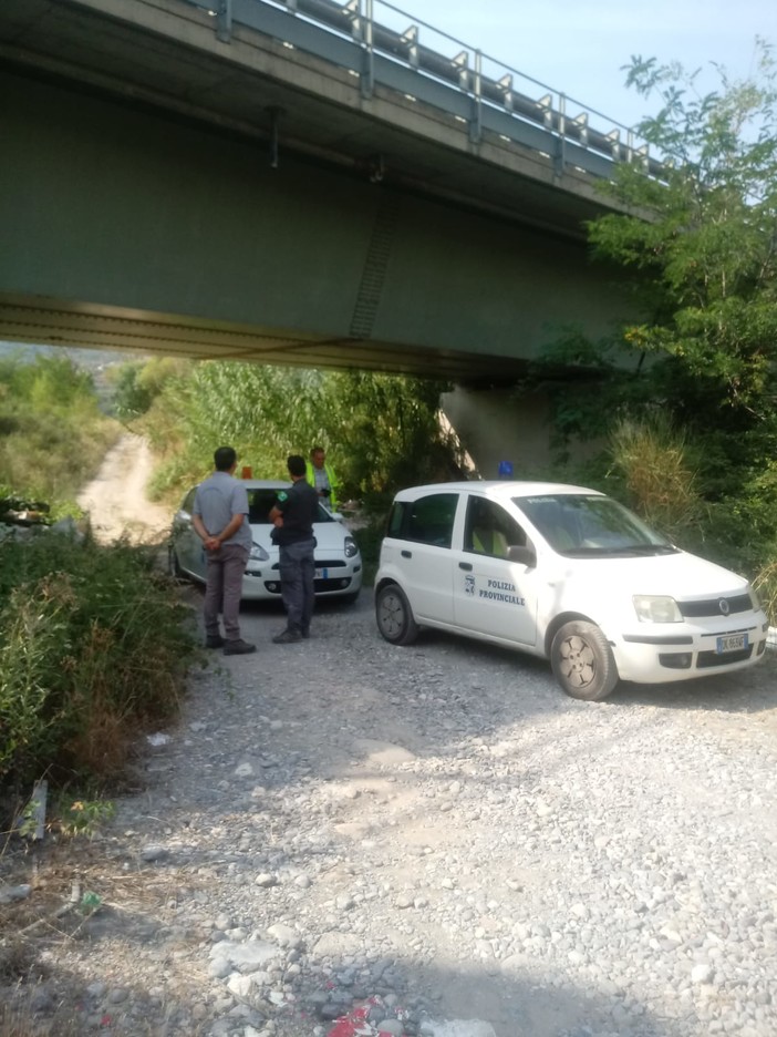 Ventimiglia: sopralluogo della Polizia Provinciale e dell'Autofiori in zona Roja per la bonifica dei siti di competenza di Autostrade Ventimiglia: sopralluogo della Polizia Provinciale e dell'Autofiori in zona Roja per la bonifica dei siti di competenza di Autostrade