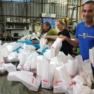 Ventimiglia: oltre 2.000 sacchetti di coriandoli pronti per l'imminente corteo dei giovani carristi