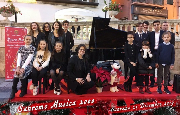 Allo studio 'Sanremo Musica 2000' oggi il quarto concerto del Season’s Greetings Allo studio 'Sanremo Musica 2000' oggi il quarto concerto del Season’s Greetings