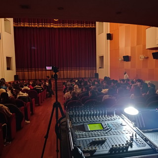 Ventimiglia: gli alunni dell’Istituto Comprensivo n.2 Cavour ricordano lo Shoah Ventimiglia: gli alunni dell’Istituto Comprensivo n.2 Cavour ricordano lo Shoah