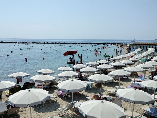 Sanremo, emergenza mare: "Record di divieti di balneazione e aziende abbandonate". Confesercenti attacca il Comune Sanremo, emergenza mare: "Record di divieti di balneazione e aziende abbandonate". Confesercenti attacca il Comune