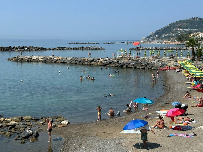 Caldo estremo, cambiano le abitudini anche nel Ponente: negozi con "orario d'emergenza" e città che si svuota nelle ore più torride