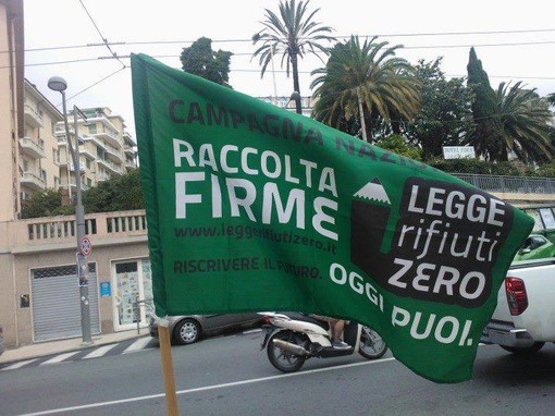 Ottima la risposta per l'iniziativa 'Compostiamoci bene' di 'Sanremo Sostenibile' Ottima la risposta per l'iniziativa 'Compostiamoci bene' di 'Sanremo Sostenibile'