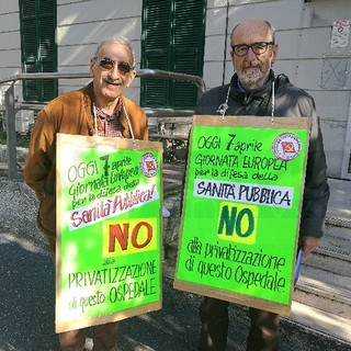 Bordighera: presidio del Partito di Rifondazione Comunista davanti al Saint Charles “No alla privatizzazione dell'Ospedale” (Video) Bordighera: presidio del Partito di Rifondazione Comunista davanti al Saint Charles “No alla privatizzazione dell'Ospedale” (Video)
