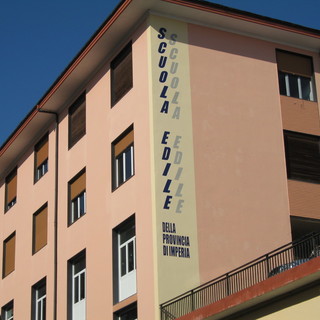 Imperia: sabato prossimo la pubblicazione dei 50 anni di attività della Scuola Edile Imperia: sabato prossimo la pubblicazione dei 50 anni di attività della Scuola Edile