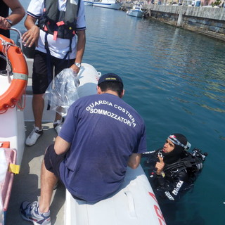 Imperia: i sommozzatori della Guardia Costiera controllano i fondali del porto di Oneglia