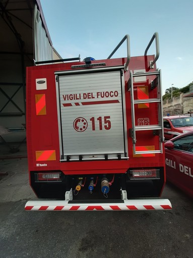 Sanremo: intervento dei Vigili del Fuoco stamattina via Goethe per un cagnolino infilzato in una ringhiera Sanremo: intervento dei Vigili del Fuoco stamattina via Goethe per un cagnolino infilzato in una ringhiera