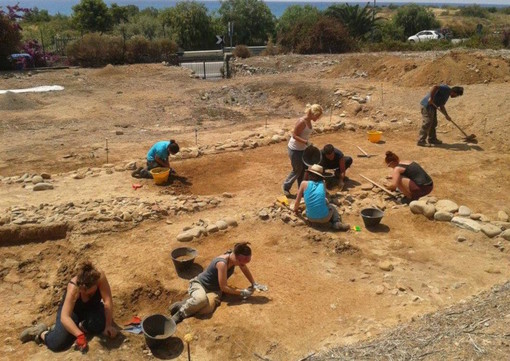 Riva Ligure: dal 5 luglio inizieranno gli scavi archeologici nell'area del Capo Don, a cura del direttore scientifico Prof. Philippe Pergola. Riva Ligure: dal 5 luglio inizieranno gli scavi archeologici nell'area del Capo Don, a cura del direttore scientifico Prof. Philippe Pergola.