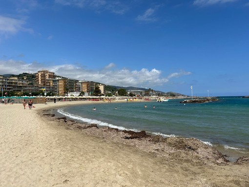 Taggia affida per 5 anni la gestione delle spiagge libere attrezzate: bando da quasi 900mila euro