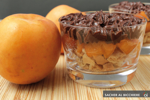MercoledìVeg di Ortofruit: oggi prepariamo la sacher al bicchiere all'albicocca MercoledìVeg di Ortofruit: oggi prepariamo la sacher al bicchiere all'albicocca