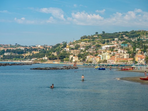 Taggia, scatta il divieto di balneazione su tutto il litorale: analisi oltre i limiti, il sindaco firma la nuova ordinanza Taggia, scatta il divieto di balneazione su tutto il litorale: analisi oltre i limiti, il sindaco firma la nuova ordinanza