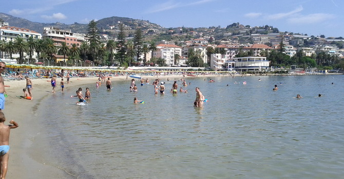 Nuovo divieto di balneazione a Sanremo: stop ai bagni in mare tra il torrente San Francesco ed il Morgana Nuovo divieto di balneazione a Sanremo: stop ai bagni in mare tra il torrente San Francesco ed il Morgana
