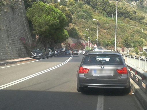Ventimiglia: parcheggi selvaggi a ponte San Ludovico, la replica di Silvio ad una lettrice