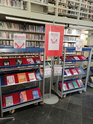 Sanremo: alla biblioteca civica, uno scaffale con volumi a tema per la Giornata Internazionale contro la violenza sulle donne