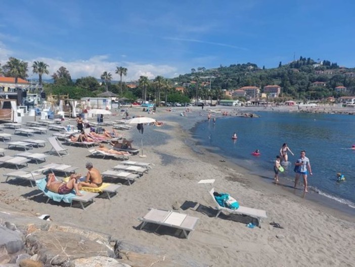 Sanremo: revocato il divieto di balneazione nella spiaggia del tiro a volo Sanremo: revocato il divieto di balneazione nella spiaggia del tiro a volo