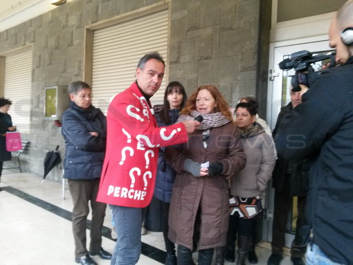 Imperia: per la paventata chiusura del reparto di Ostetricia e Ginecologia blitz di 'Striscia la notizia' all'ospedale Imperia: per la paventata chiusura del reparto di Ostetricia e Ginecologia blitz di 'Striscia la notizia' all'ospedale
