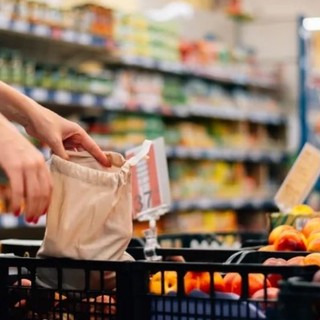 Imperia: boom di domande per il sostegno alimentare: su 612 il Comune ne ammette 492 per quasi 200 mila euro di contributi Imperia: boom di domande per il sostegno alimentare: su 612 il Comune ne ammette 492 per quasi 200 mila euro di contributi