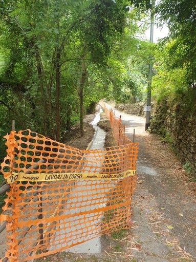 A Carpasio vanno avanti i lavori di riqualificazione delle strade: iniziato l'intervento su strada Poggio (foto) A Carpasio vanno avanti i lavori di riqualificazione delle strade: iniziato l'intervento su strada Poggio (foto)