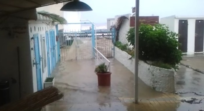 #Allertameteo: ecco il fiume d'acqua che questa mattina ha invaso il 'Serenella Beach' a Sanremo