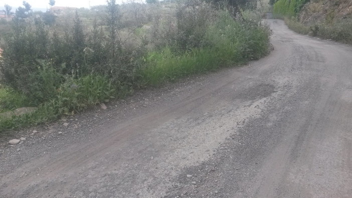 Foto di una strada a Poggi nel 2016 Foto di una strada a Poggi nel 2016