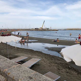 Diano Marina, Bellacicco punta il dito sulla gestione delle spiagge comunali: "Ancora impossibile prenotare un ombrellone!"