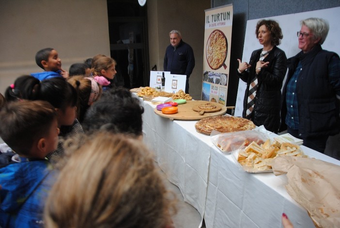 Sanremo: gli alunni della scuola primaria A. Volta a dieta... Mediterranea (foto)
