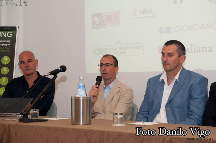 Domenica radiocronista d’eccezione allo stadio bacigalupo l’amministratore del savona calcio Stefano Giordano Domenica radiocronista d’eccezione allo stadio bacigalupo l’amministratore del savona calcio Stefano Giordano