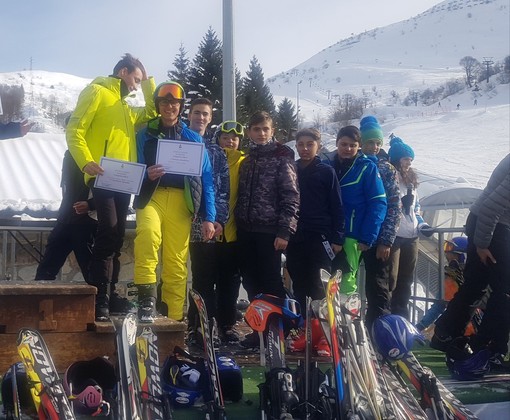 Sport invernali. Brividi ad alta quota: gli studenti del 'Baruffi' si cimentano nello sci alpino